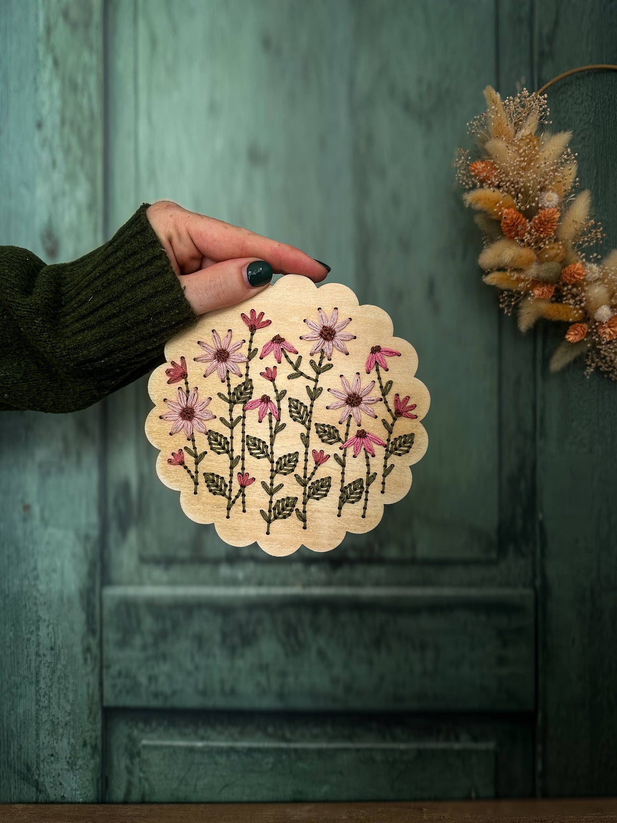 Broderie sur bois – Fleurs roses | Base seule ou kit complet