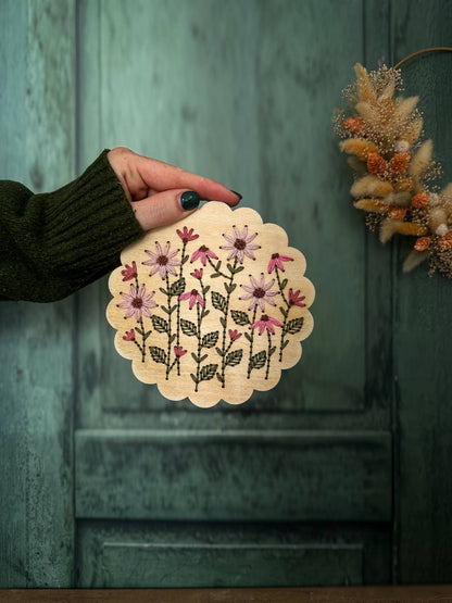Broderie sur bois – Fleurs roses | Base seule ou kit complet