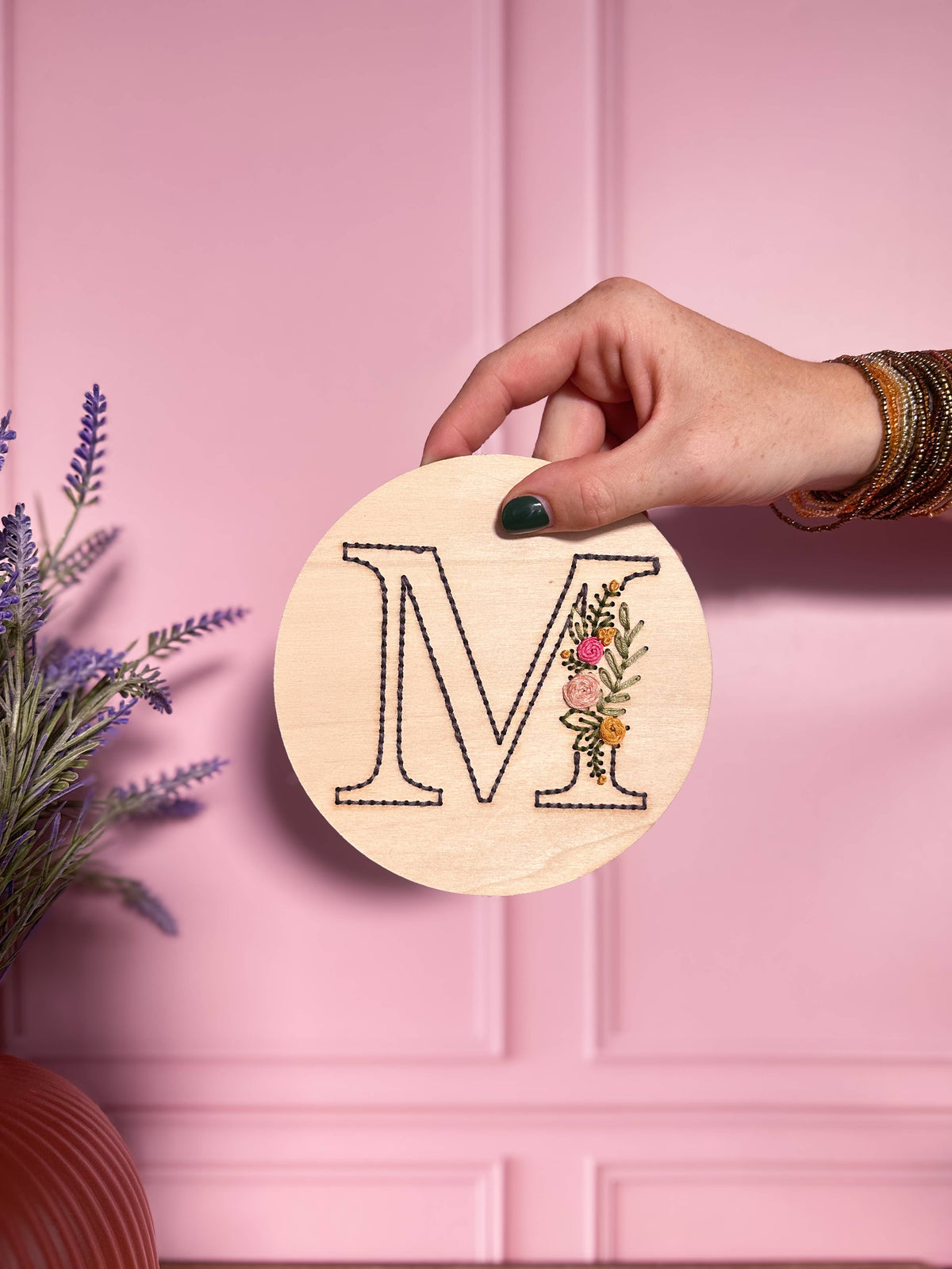Broderie sur bois – Lettrine | Base seule ou kit complet