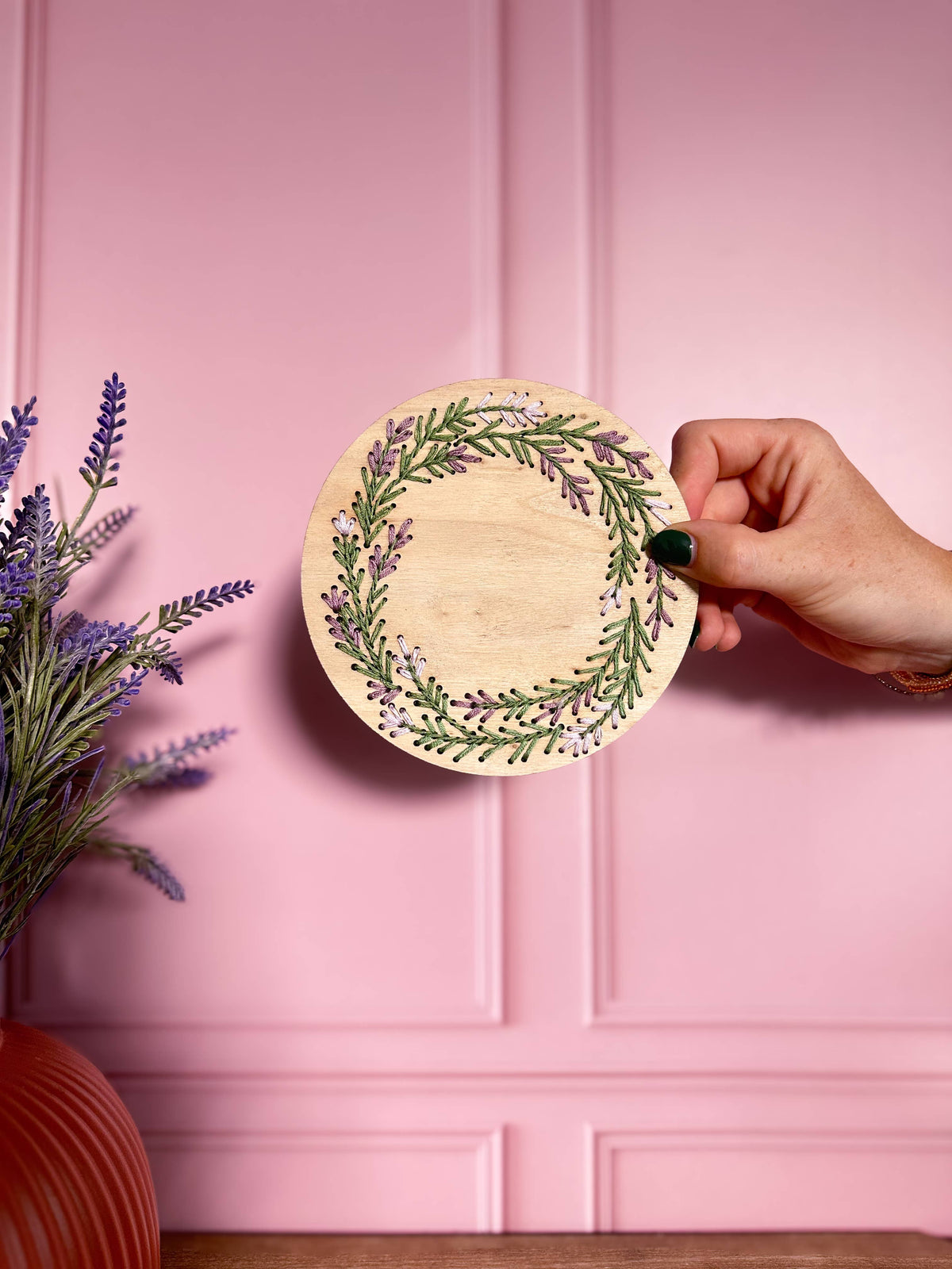 Broderie sur bois – Couronne 2 | Base seule ou kit complet