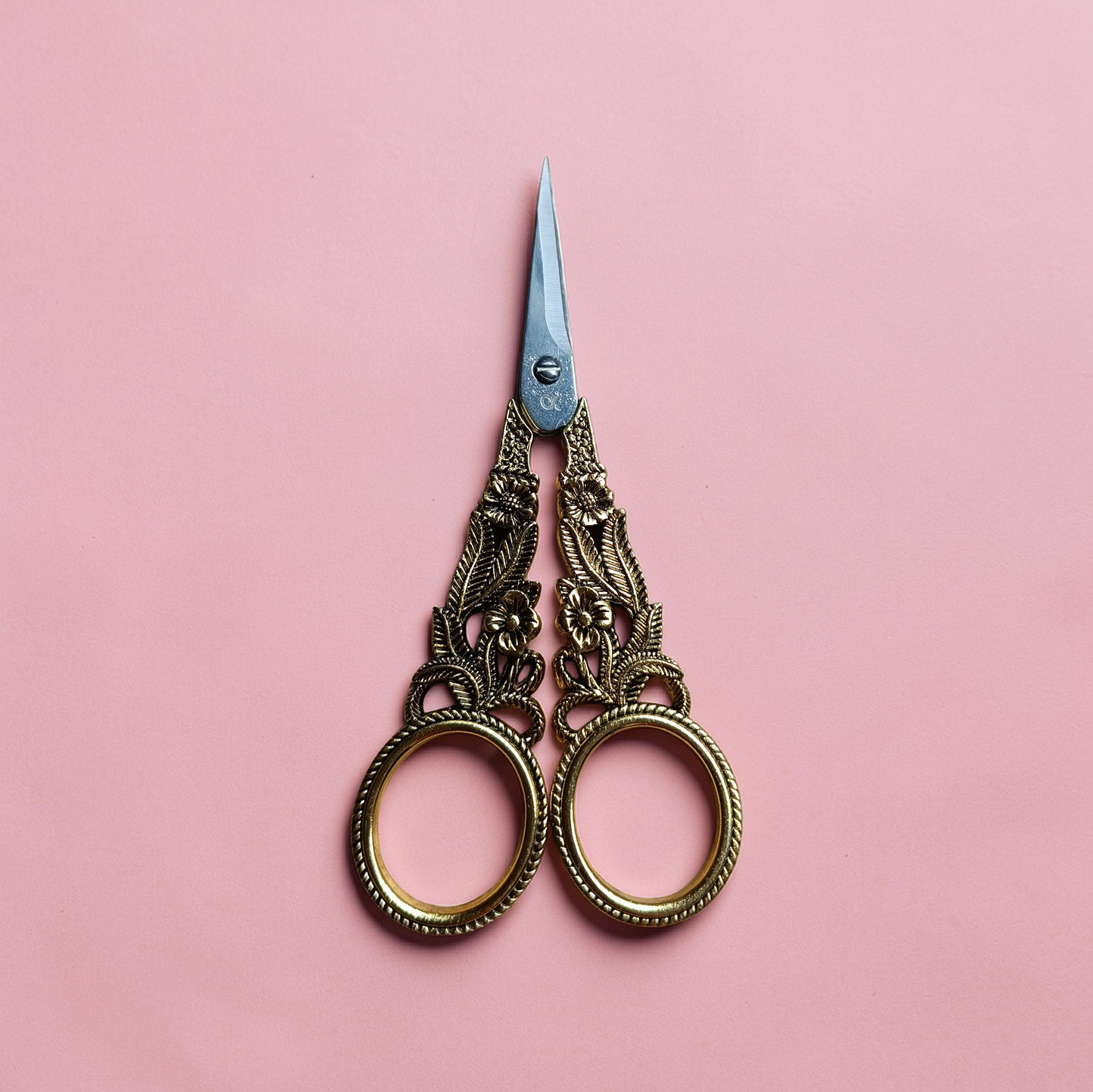 Ciseaux couture et broderie