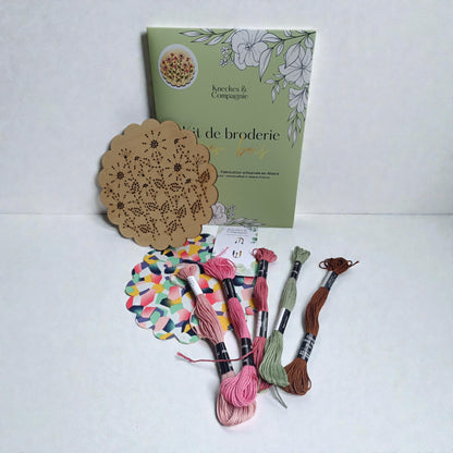 Kit de broderie fleurs roses